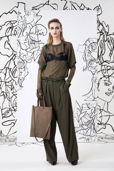 Look 16